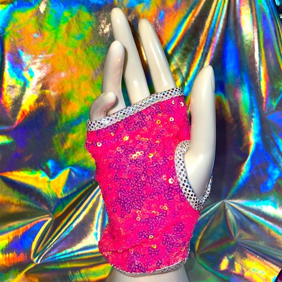 Hot Pink Fingerless sequined Gloves - Picture 3 of 5